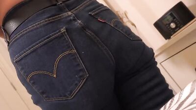 Naughty blonde is rubbing her puss in this homemade POV video