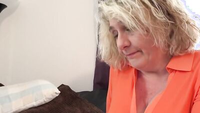 Curvy mature woman sucks her tits and fingers wet cunt