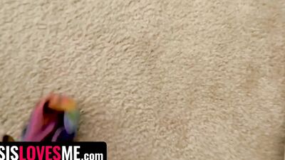 Hannah Hawthorne plays with wet pussy and soon gets fucked