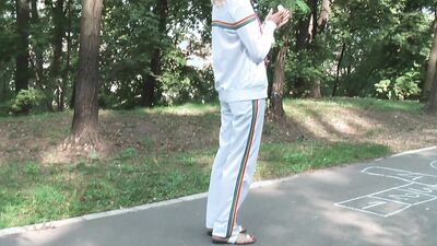 GORGEOUS YOUNG BLONDE BLOWS BUBBLE GUM AND SWALLOWS CUM FROM STRANGER IN THE PARK