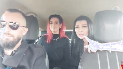 Ladymuffin and Ghosthardwave play sluts in the car