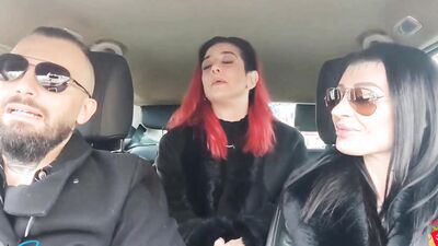 Ladymuffin and Ghosthardwave play sluts in the car