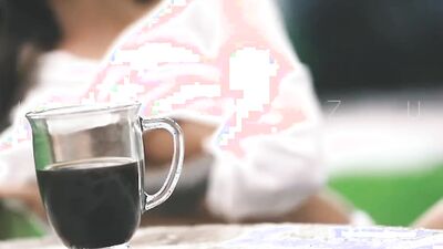 Waifubaobei/Isizzu lender legs on the table to fuck her juicy pussy with her fingers