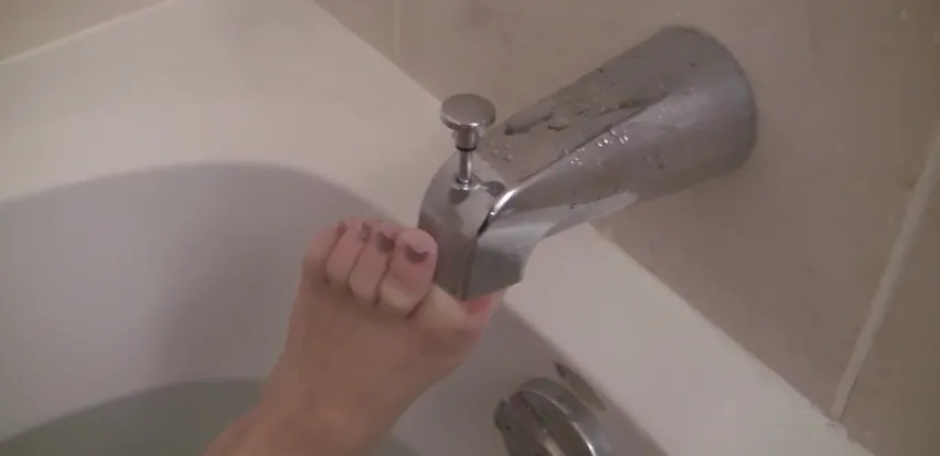 Bath Faucet - Stuck in the Tub - Star Nine - Deviants.com