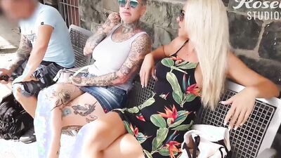 Die 2 Blondinen von der Strasse - 2 MILF´s abgeschleppt