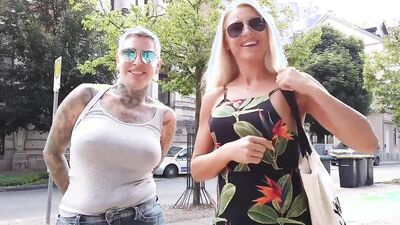 Die 2 Blondinen von der Strasse - 2 MILF´s abgeschleppt