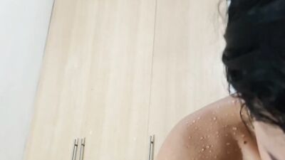 My horny stepsister gets out of the shower and gives me a delicious blowjob