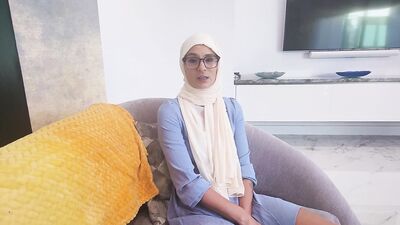 Cant Believe I Creampie My Hijab Stepmom - Mandy Rhea