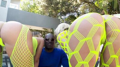 Jada Stevens & Phoenix Marie Get Impaled