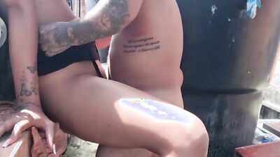 On the roof is the dwarf repairing the tank and his stepsister arrives to seduce him to fuck her