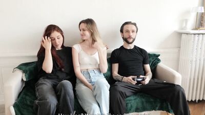 Amateur threesome – Two French goddess share a lucky man.