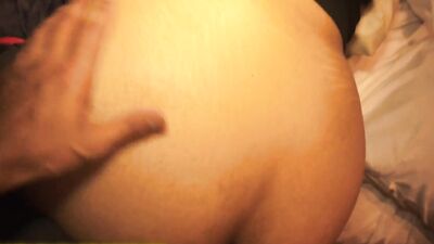 Mi mejor amiga pierde el truco conmigo y me paga la apuesta con su cuerpo POV