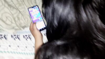 Mi hermanastra me paga con sus tetas para que no cuente sobre sus citas de tinder