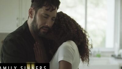 ADULTMOBILE - Tommy Pistol Shows His Daughter In Law Scarlit Scandal What His Tongue Can Do