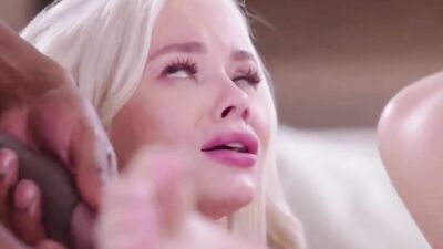 Elsa fulfills her anal threesome fantasy