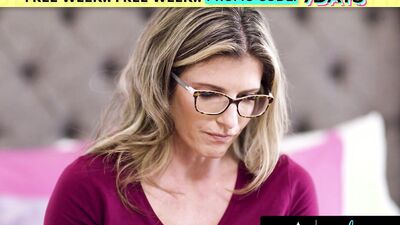 GIRLSWAY - Pervert Teen Laney Grey Disciplines Her Stuck Stepmom Cory Chase For Being Too Nosy