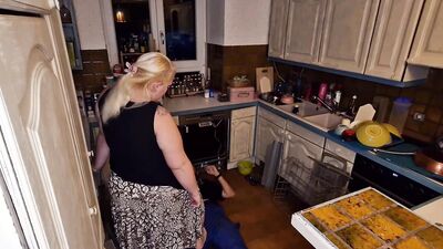 Curvy Hanna pays for the repairs with sex