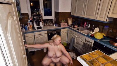 Curvy Hanna pays for the repairs with sex