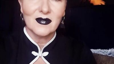 Smoker Queen Joan's gloves Dunhill Black Chain Smoke - Human Ashtray Fantasy