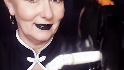 Smoker Queen Joan's gloves Dunhill Black Chain Smoke - Human Ashtray Fantasy