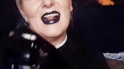 Smoker Queen Joan's gloves Dunhill Black Chain Smoke - Human Ashtray Fantasy