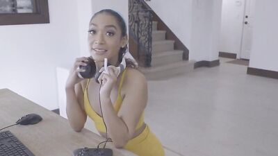 Step Sister "I Put My Controller On My Pussy And It Made Me Horny" S18:E10 (Sarah Lace)