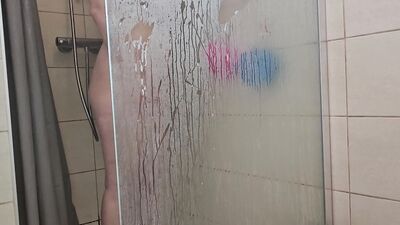 Vends-ta-culotte - Beautiful 30 year old French amateur soaping her delicious body in the shower