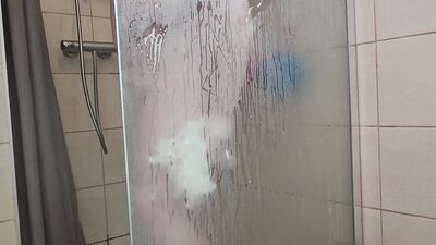 Vends-ta-culotte - Beautiful 30 year old French amateur soaping her delicious body in the shower