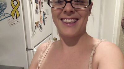4K/ Kendra Lynn Kitchen Masturbation With A Vibrator Present From Stepdaddy Gerald To Jerk Off To!