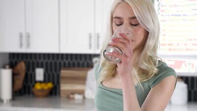 Scarlett Hampton tells Stepbro, "Taking My Vibrator and My Birth Control WAS the Last Straw" - S3:E9