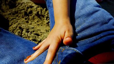 Stepmilf Ella Knox Tries to Cheer Up Stepson by Putting More than Beach Sand in Her Crack -S6:E4