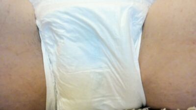 Exciting diaper full of pee for a great fetish masturbation