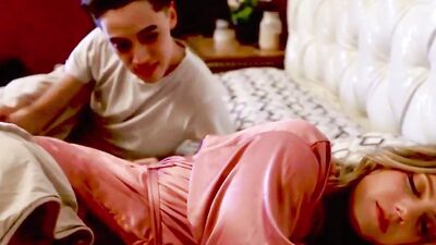 Sharing A Bed With Hot Stepmom - Candice Dare