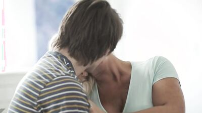 CHEERING UP MOM - ALURA JENSON