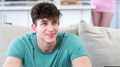 Cecelia Taylor Offers Knockout Deal for Her Step Virginity - S34:E7
