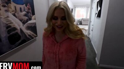 Sexually Frustrated Stepmom Feeds Stepson Her Pussy For Dinner
